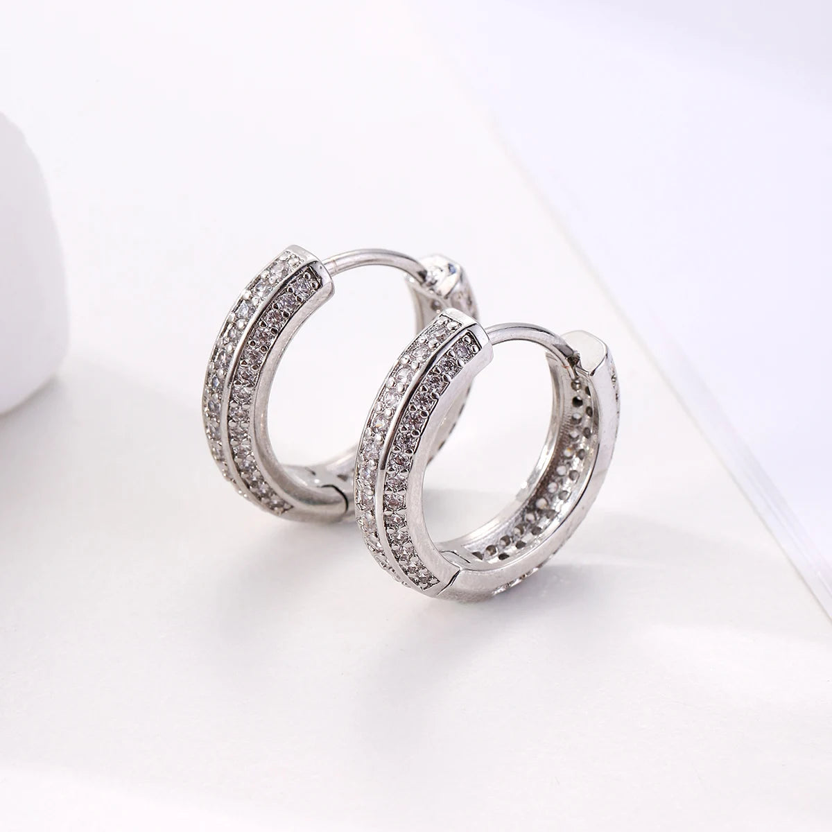 boucle d'oreille créole pendentif croix strass femme