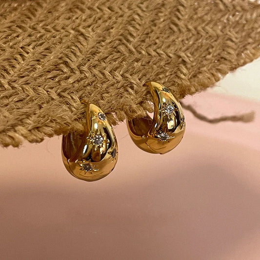 Boucles d'oreilles créoles en goutte dorées avec étoiles