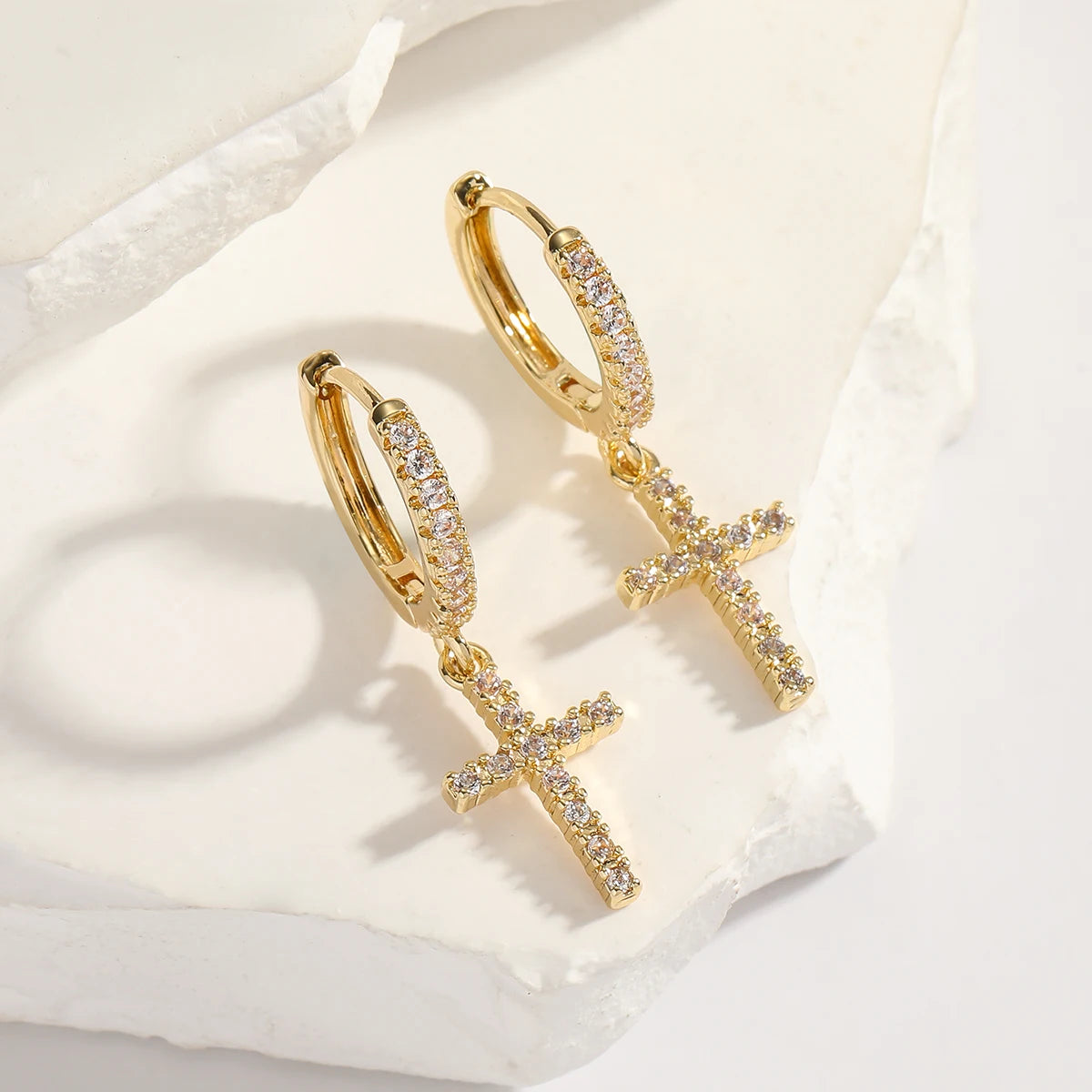 boucle d'oreille créole pendentif croix strass femme