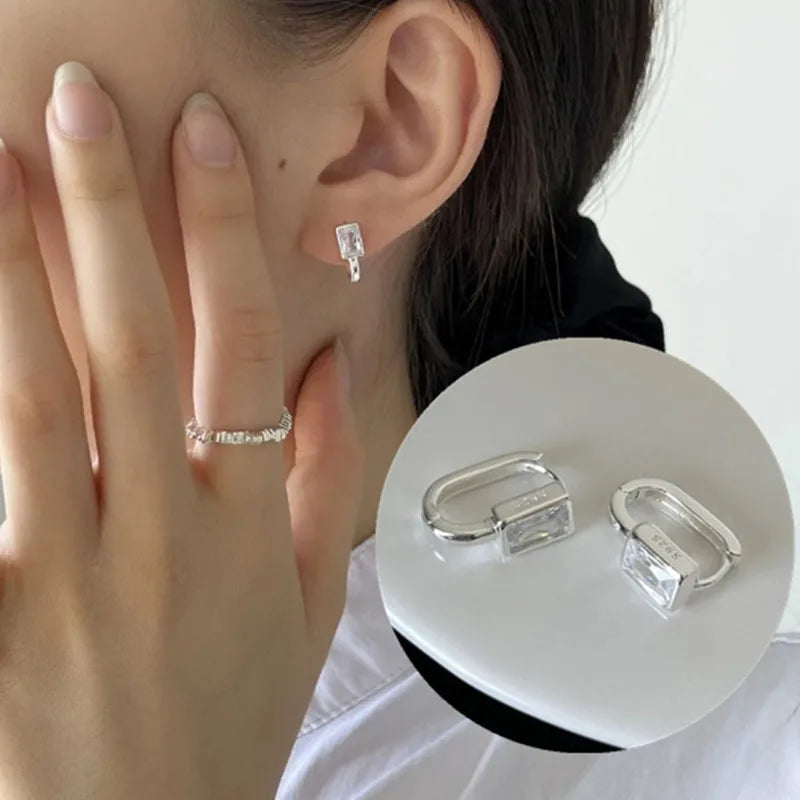Petites boucles d'oreilles créole avec pendentif