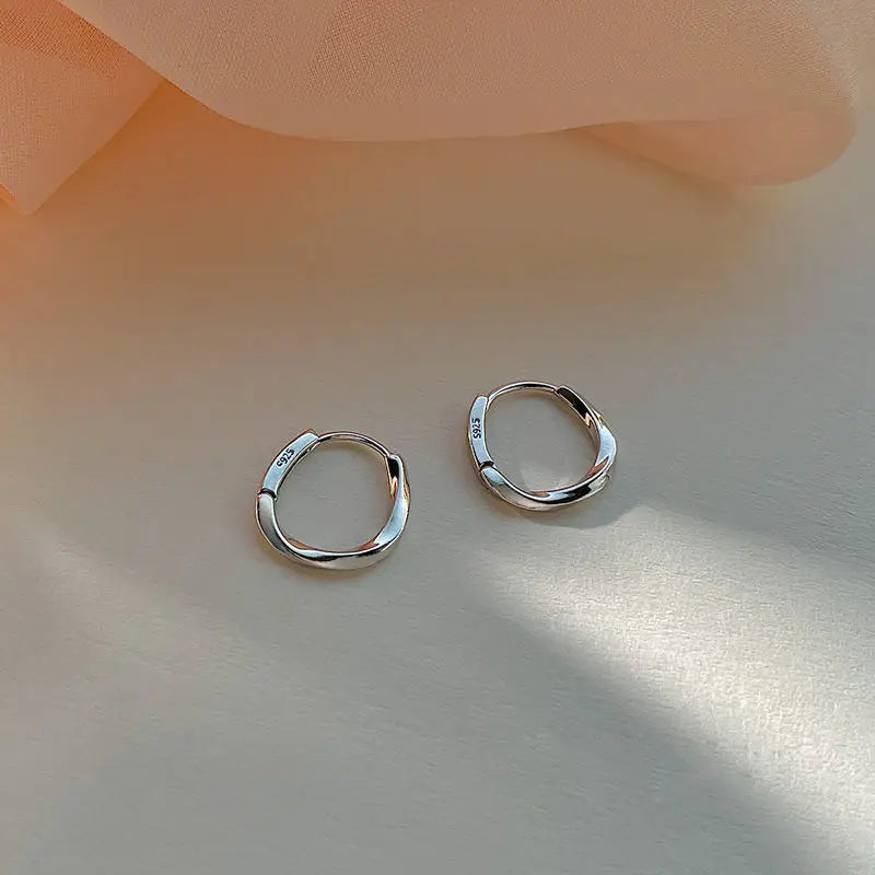 Boucles d'oreilles créoles en goutte dorées avec étoiles