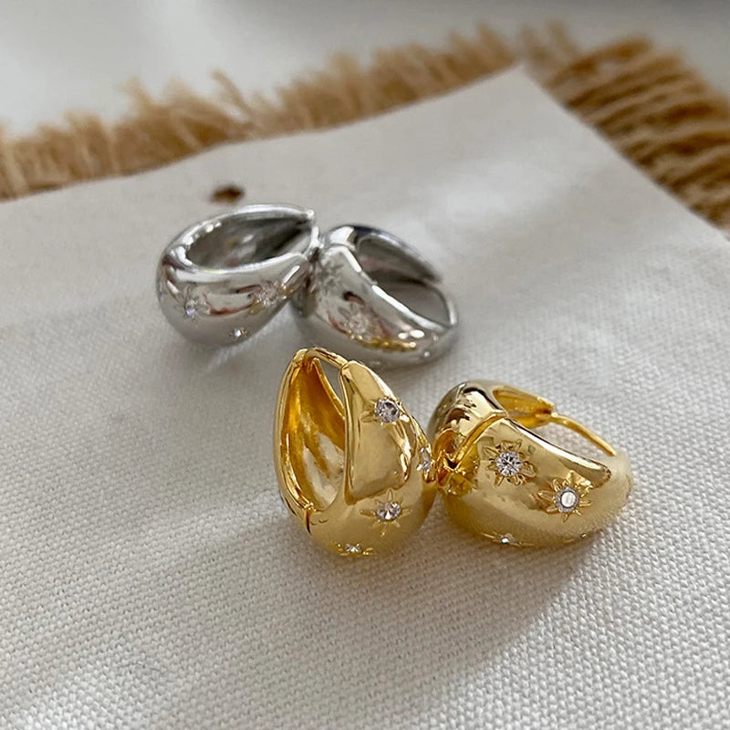 Boucles d'oreilles créoles en goutte dorées avec étoiles