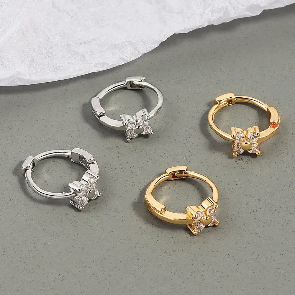 Petites boucles d'oreilles créole avec pendentif