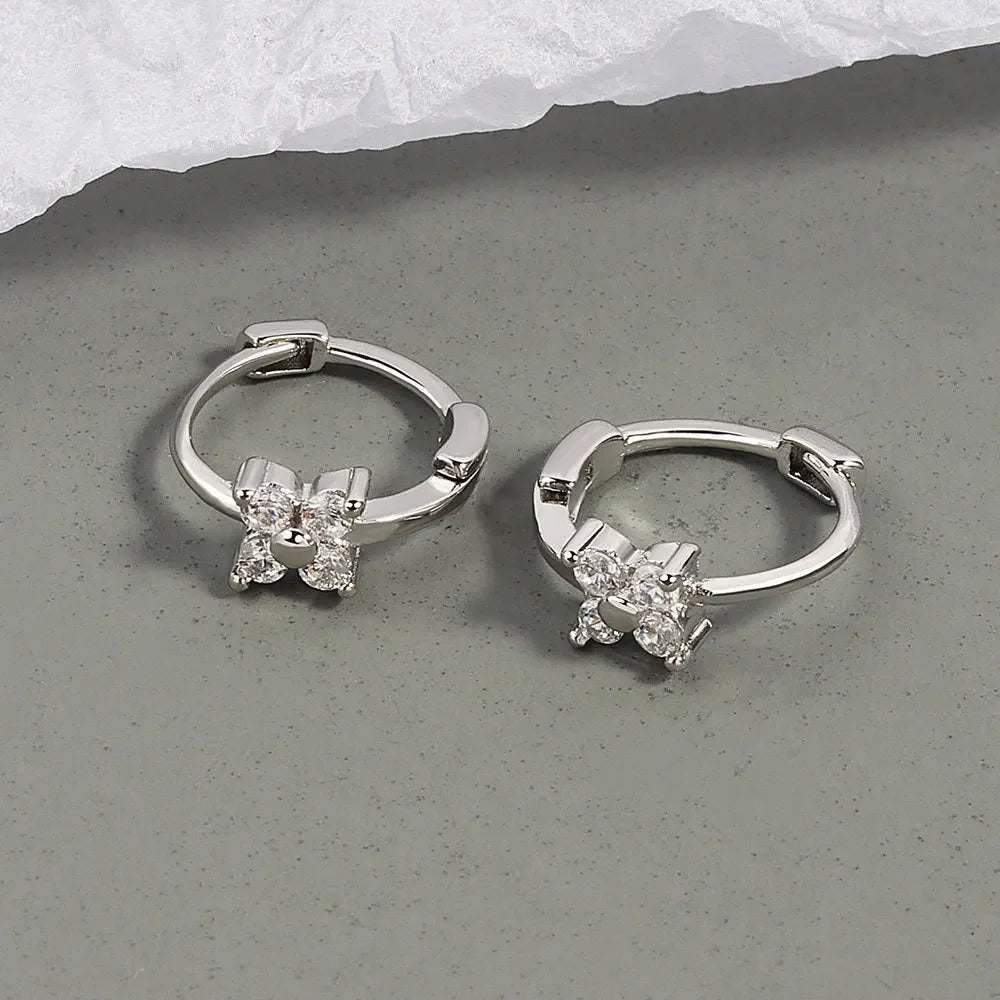 Petites boucles d'oreilles créole avec pendentif