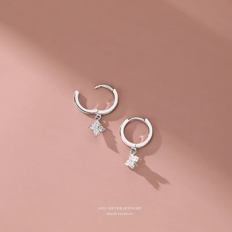 boucles d'oreilles créoles trèfle avec strass