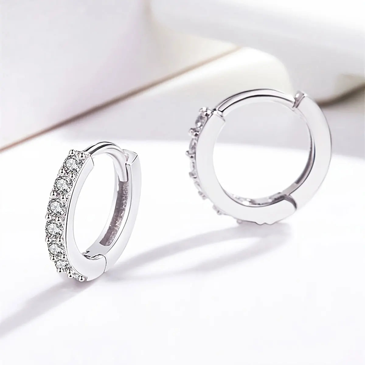 boucle d'oreille créole pendentif croix strass femme