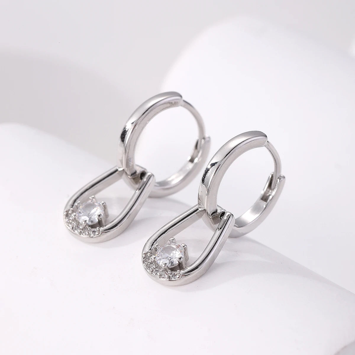 boucle d'oreille créole pendentif croix strass femme