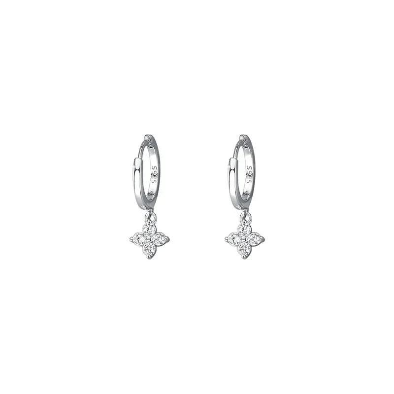 boucles d'oreilles créoles trèfle avec strass