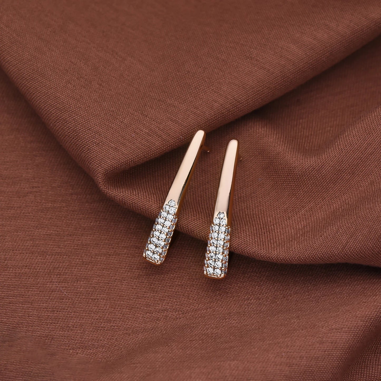 boucle d'oreille créole or rose avec diamant