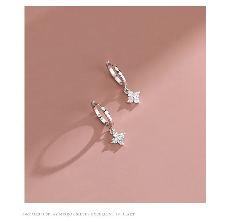 boucles d'oreilles créoles trèfle avec strass