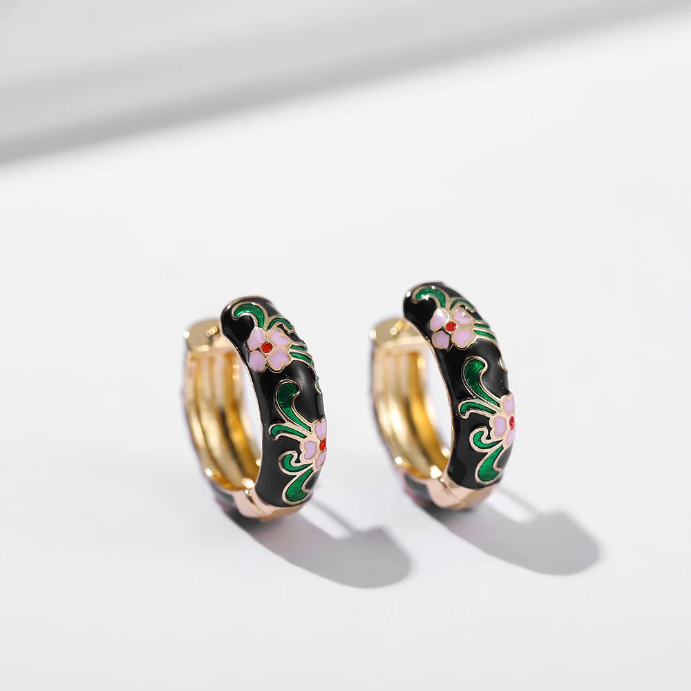 boucles d'oreilles créoles vintage avec motif à fleur