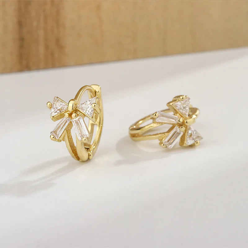 Petites boucles d'oreilles créole avec pendentif