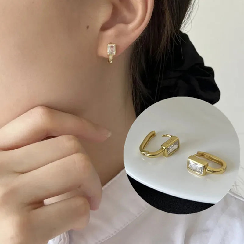 Petites boucles d'oreilles créole avec pendentif