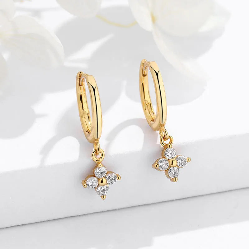 Petites boucles d'oreilles créole avec pendentif
