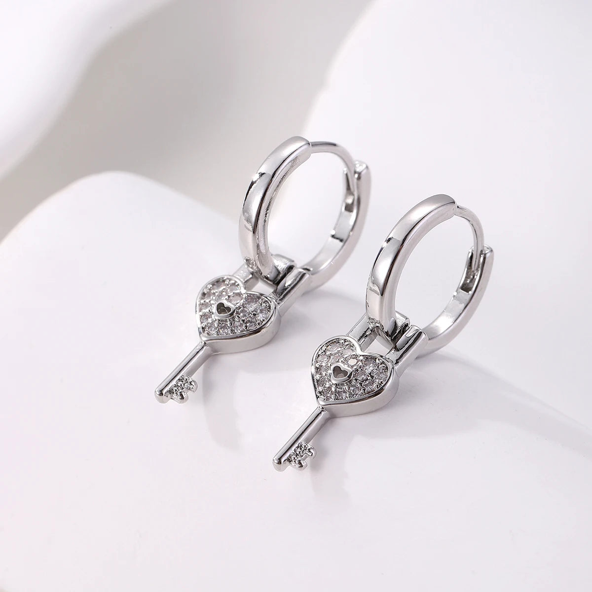boucle d'oreille créole pendentif croix strass femme