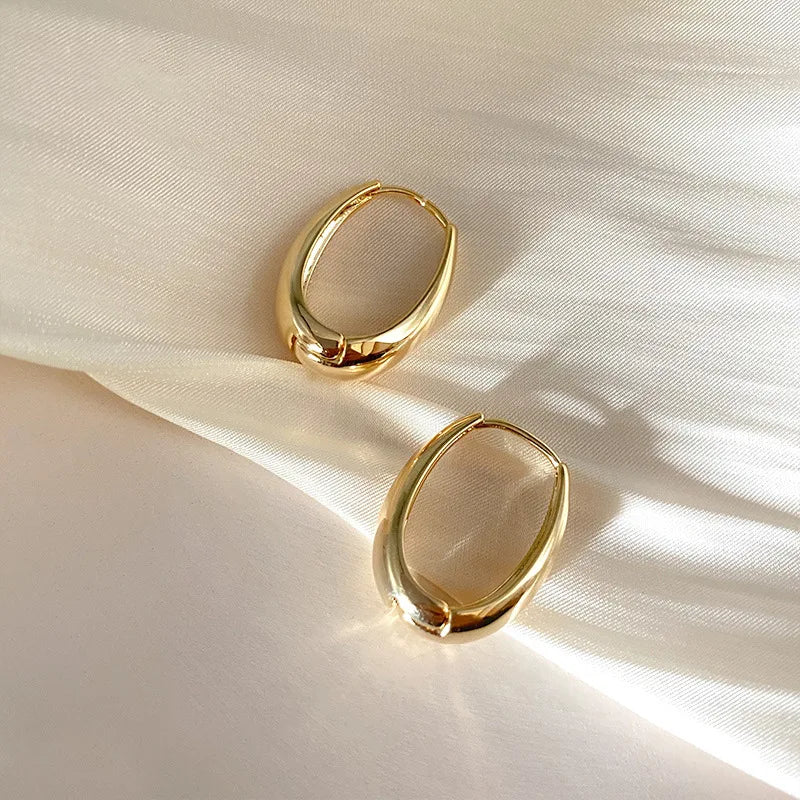 Boucles d'oreilles créoles en goutte dorées avec étoiles