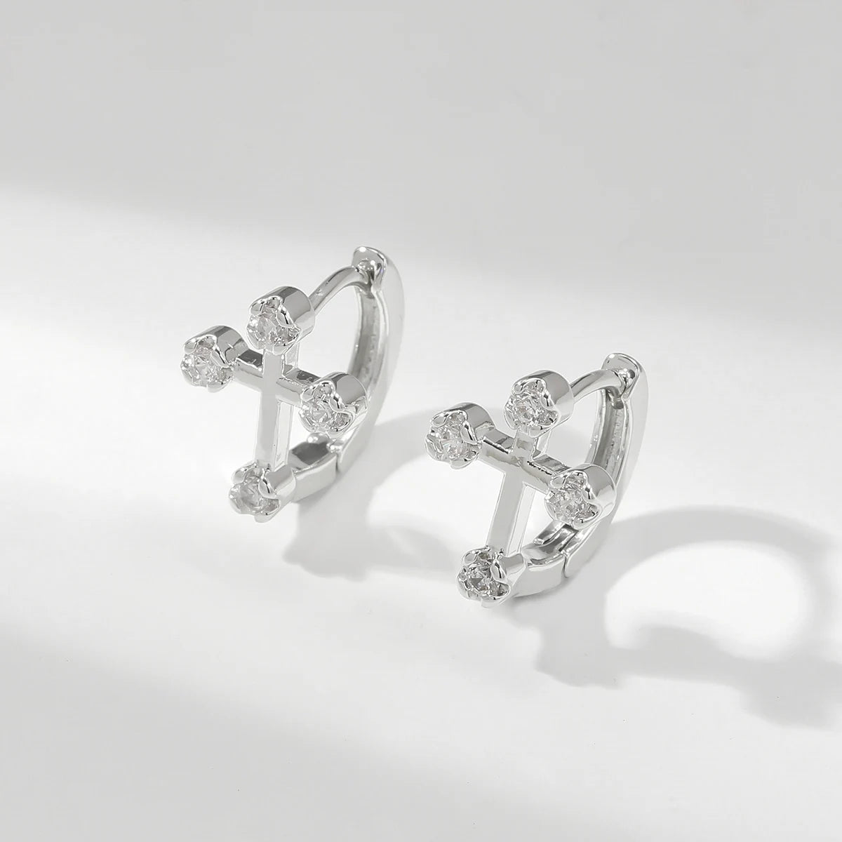 boucle d'oreille créole pendentif croix strass femme