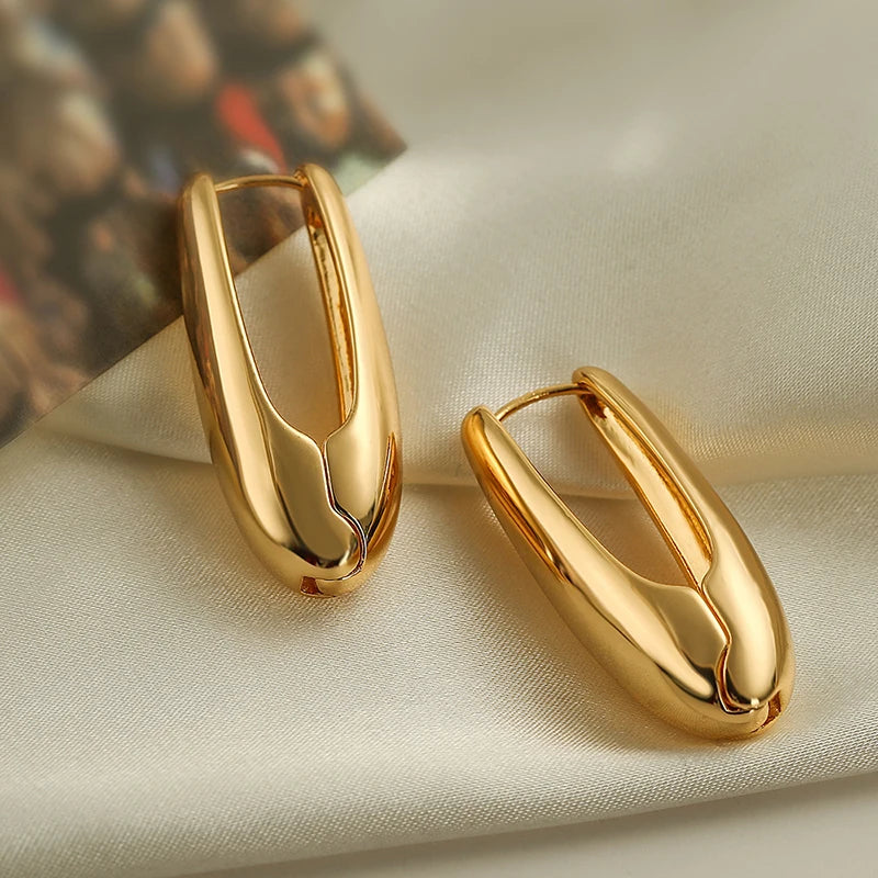 Boucles d'oreilles créoles en goutte dorées avec étoiles