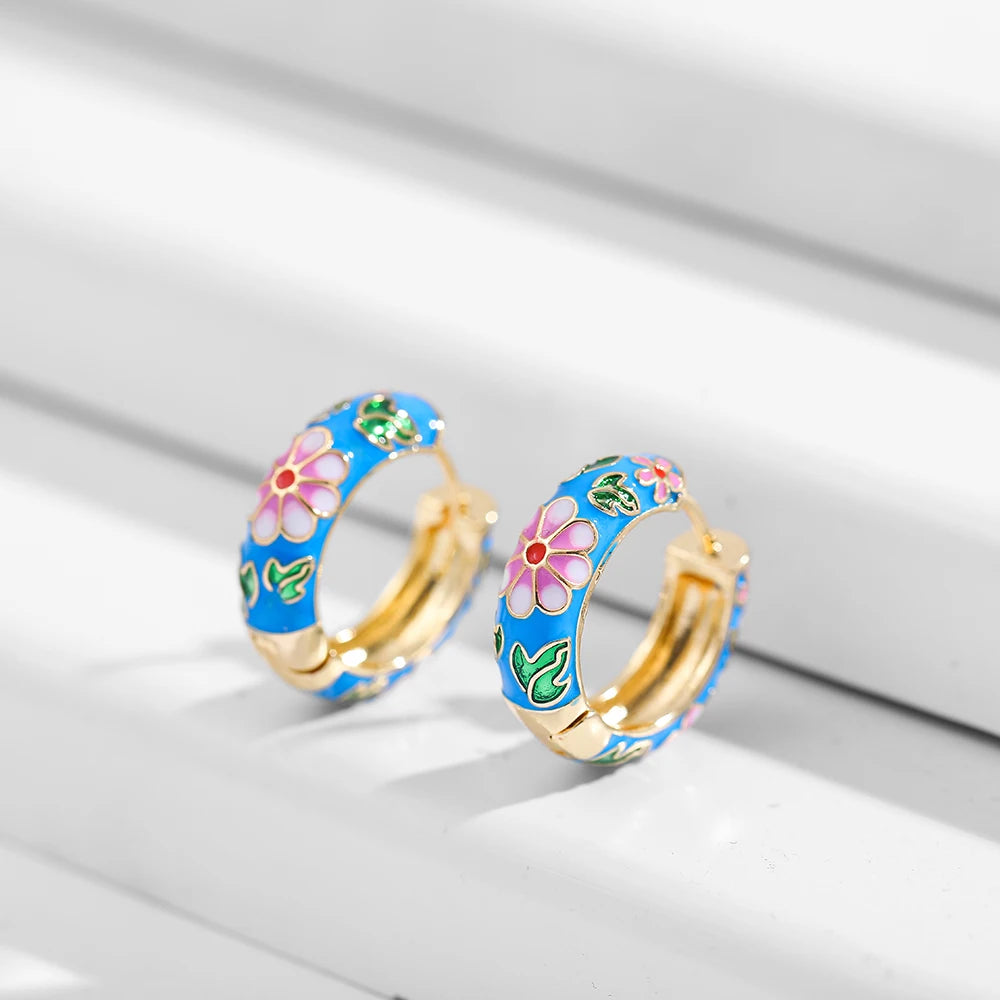 boucles d'oreilles créoles vintage avec motif à fleur