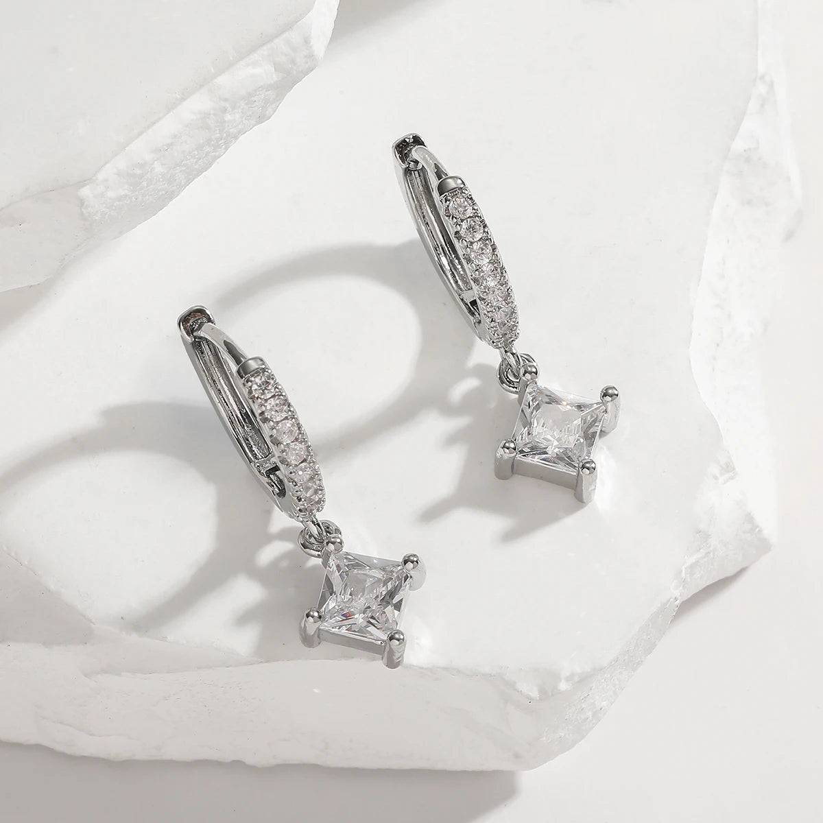 boucle d'oreille créole pendentif croix strass femme