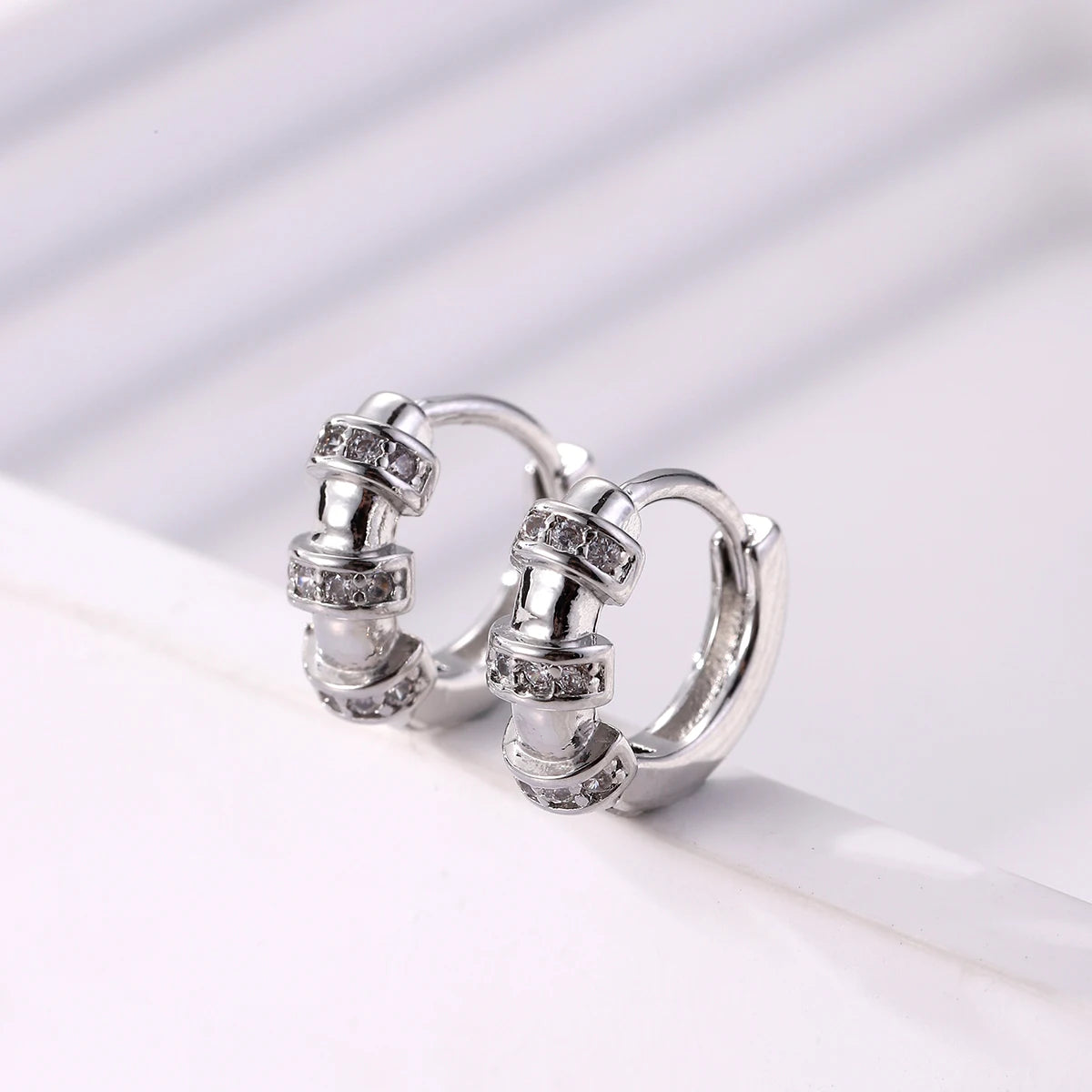 boucle d'oreille créole pendentif croix strass femme