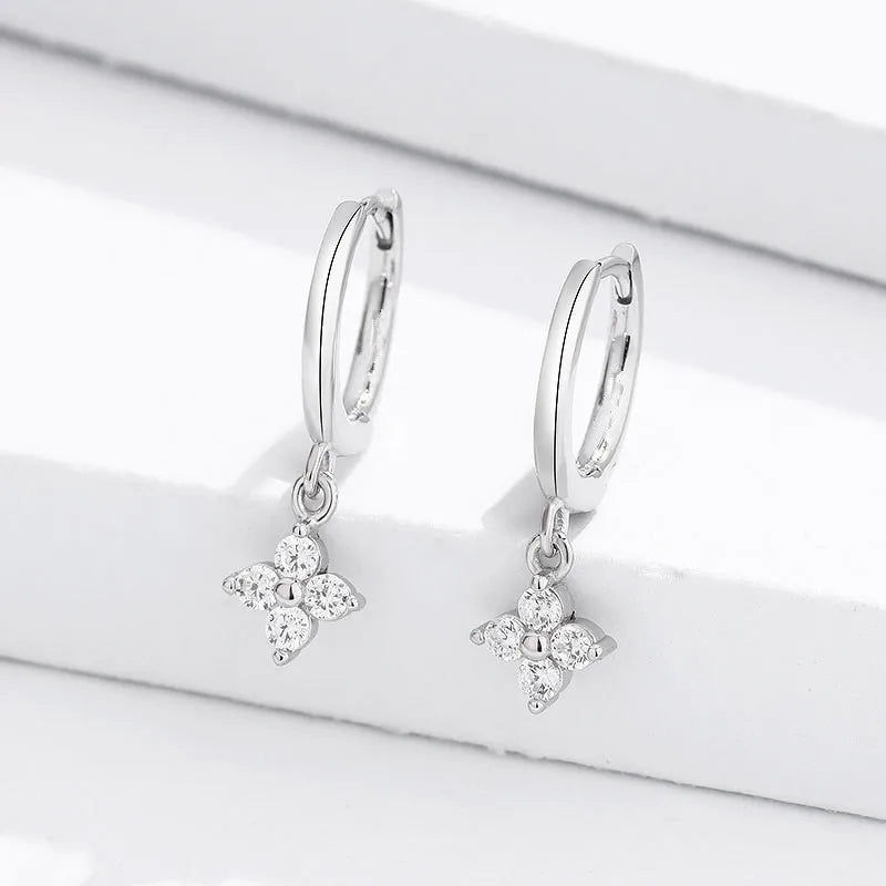 Petites boucles d'oreilles créole avec pendentif