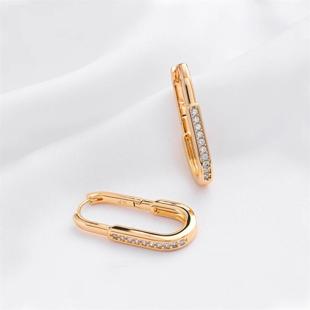 boucle d'oreille créole or rose avec diamant
